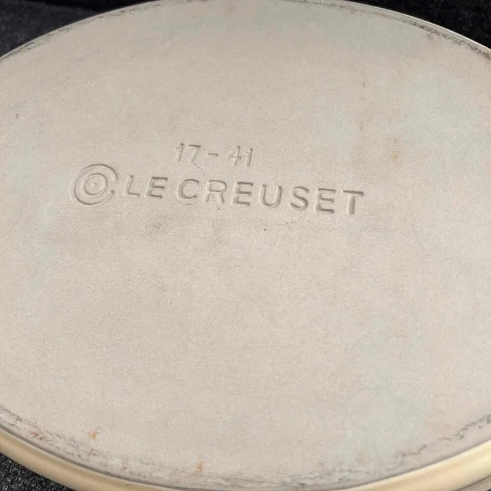 Le Creuset Stoneware Cream Oval Baking Dish 12.25” x 8”